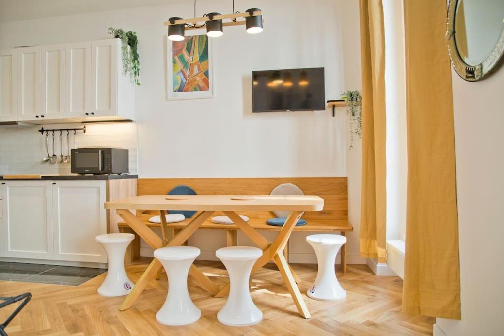 Fully Renovated Historic Apt In Heart Mouffetard Paris Exterior foto