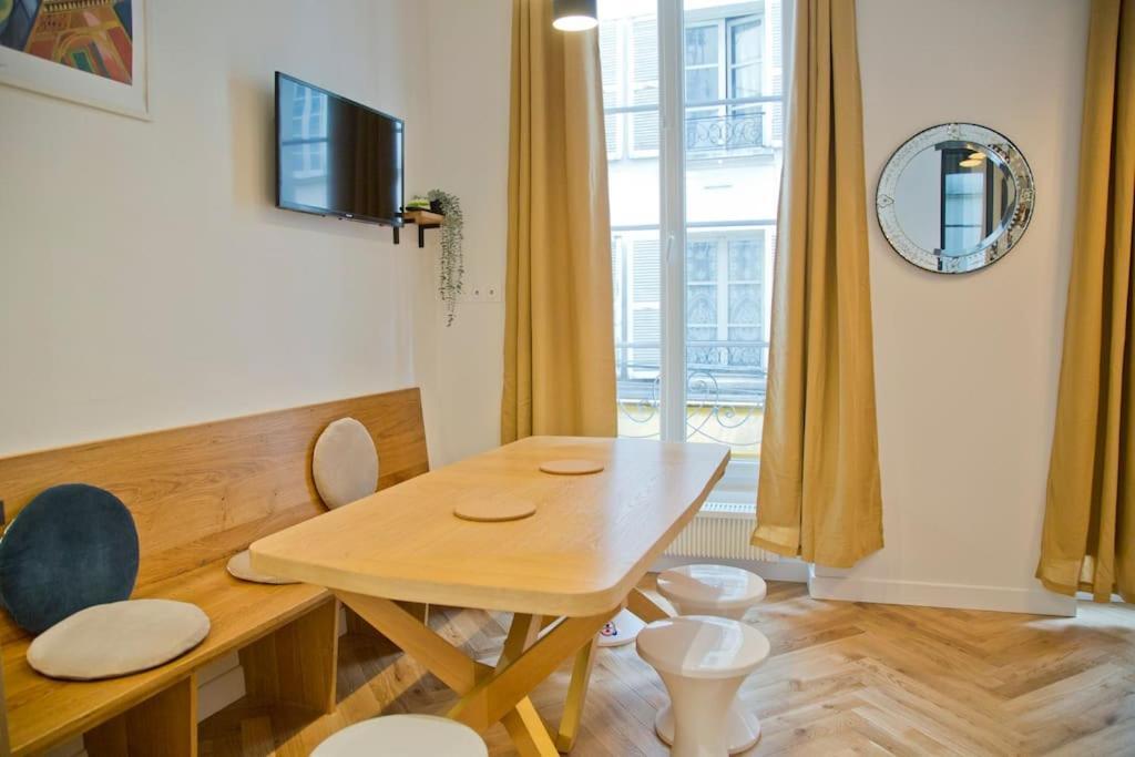 Fully Renovated Historic Apt In Heart Mouffetard Paris Exterior foto